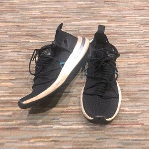 Size 7.5 Adidas Walking Shoe